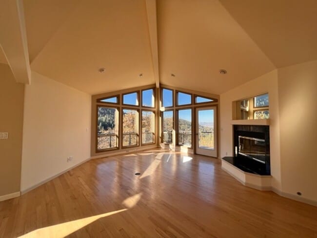 Building Photo - STUNNING VIEWS from this 3 bedroom, 2 bath home | Available February