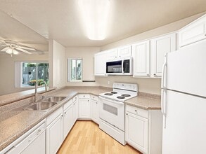 Building Photo - Gorgeous 1B/1BA Condo w/ Washer/Dryer, Walk-In Closet & Resort-Style Amenities!