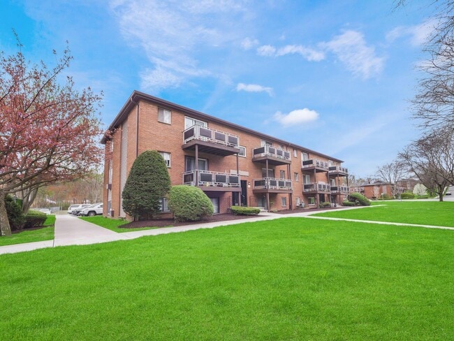 Building Photo - 27 Tanager Rd