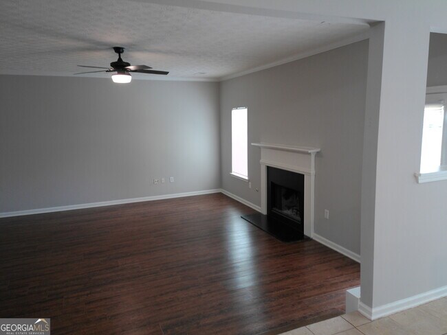 Building Photo - 235 Vaness Dr