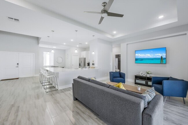 Building Photo - Charming 3BR House in Cape Coral