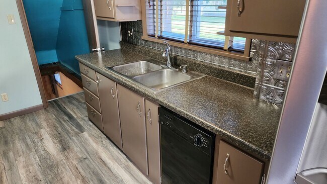 Building Photo - Exquisitely remodeled single-family home, ...