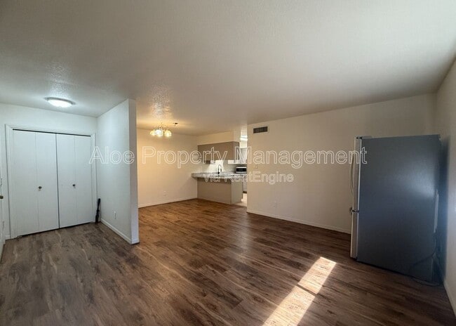 Building Photo - 1015 N Iowa St