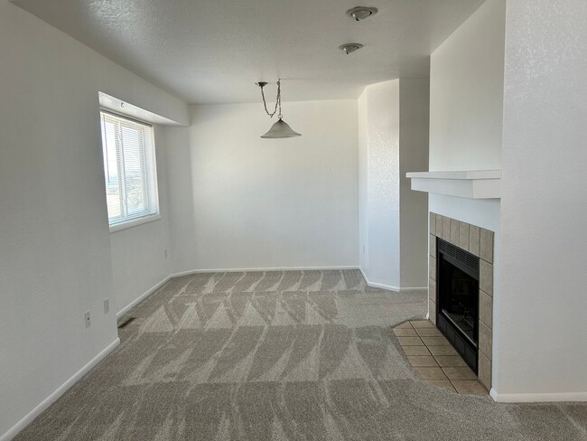 Building Photo - 2-Bedroom Condo Available in Boulder's Kin...