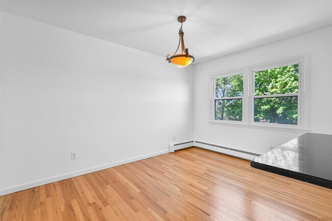 Building Photo - 237 Gainsborg Ave E