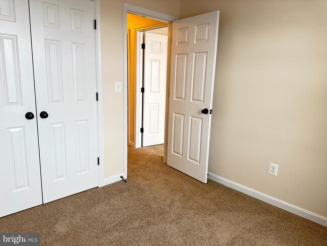 Building Photo - 2340 Silver Fox Way