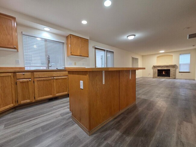 Building Photo - Beautifully updated home!