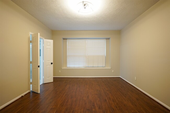 Building Photo - 105 N Holly Laurel Cir