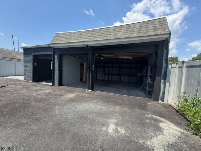 Building Photo - 31 Heckel St