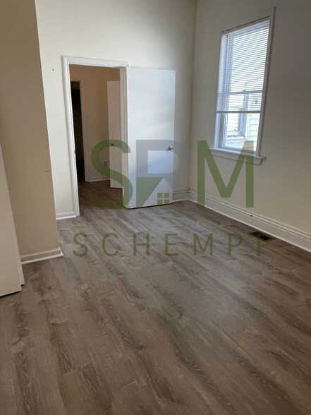 Building Photo - 2912 Greenwood Ave