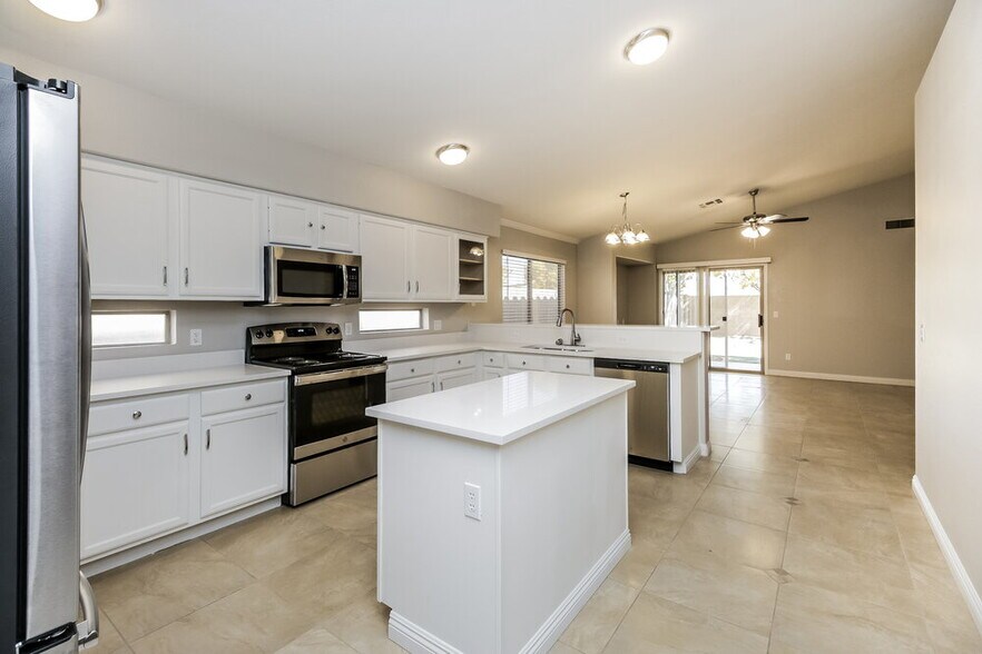 Building Photo - 1233 S Colonial Dr