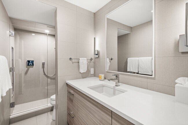 Building Photo - 1039 E Cooper Ave