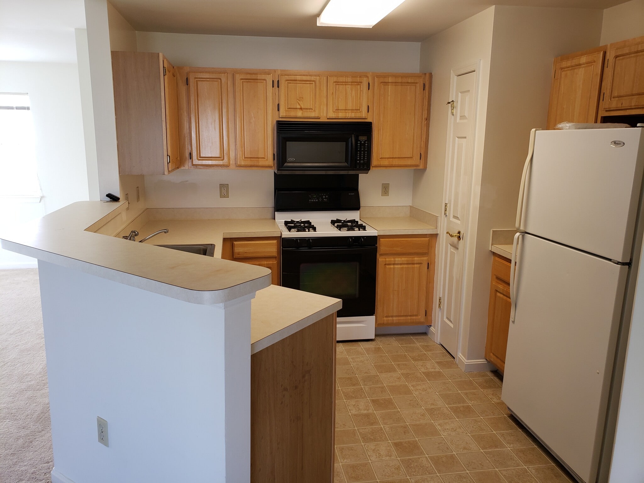 Building Photo - 140 Cardinal Ln