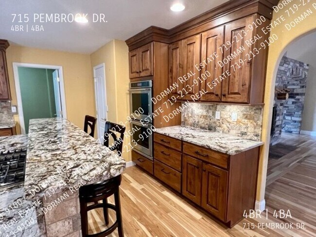 Building Photo - 715 Pembrook Dr