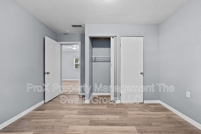 Building Photo - 515 S Charleston Ave