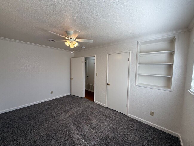 Building Photo - 4-bedroom single story in East Modesto!
