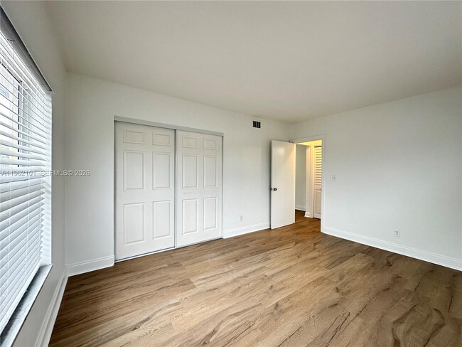 Building Photo - 2822 Van Buren St