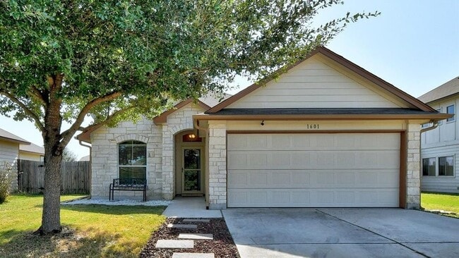 Building Photo - 1501 Treeta Trail