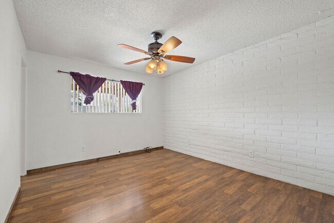 Building Photo - Southeast 3 Bedroom 2 Bath Home with No HOA