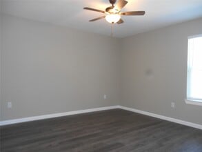 Building Photo - 1547 Greenfield Rd