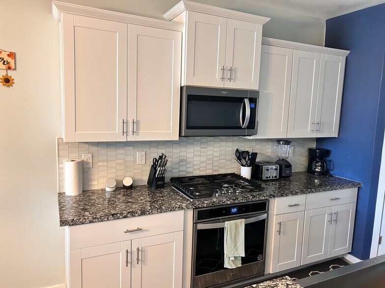 Building Photo - 4486 Stonecrop Dr