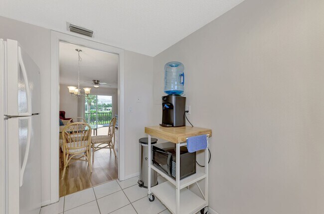 Building Photo - BEAULTIFUL 1 BEDROOM, 1 BATHROOM CONDO LOCATED JUST MINUTES FROM VENICE BEACH!