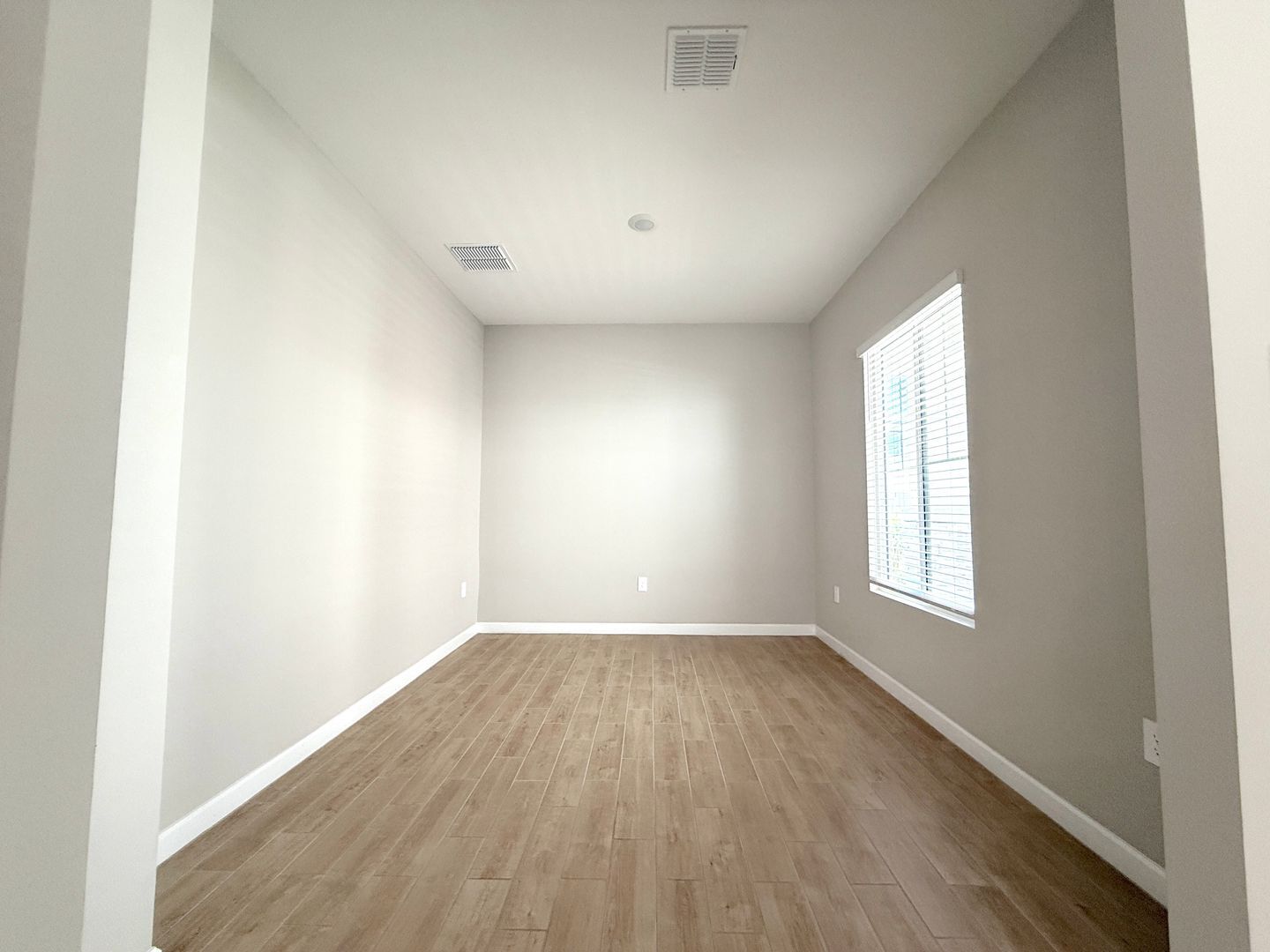 Building Photo - 5059 E Gallop Wy