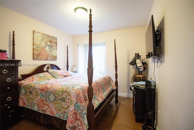 Building Photo - 910 SW 143rd Ave