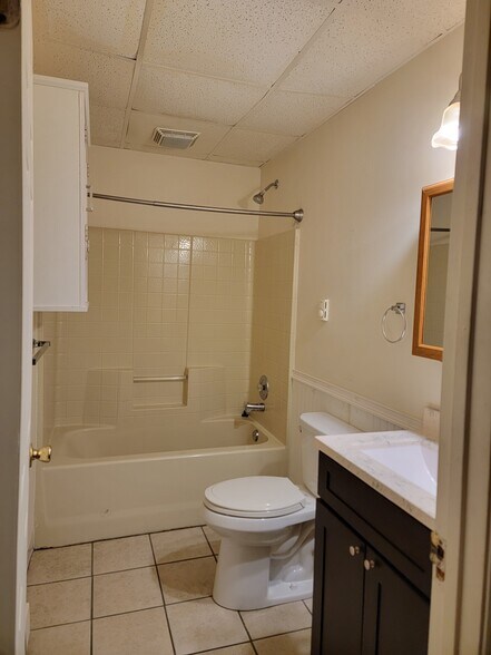 Building Photo - 68 S Tulpehocken St