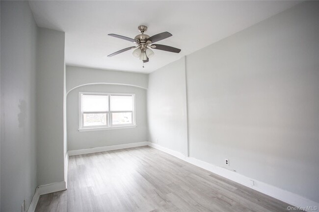 Building Photo - 359 E Chester St