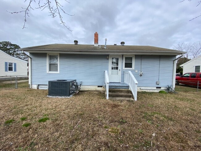 Building Photo - 610 Woodfin Rd