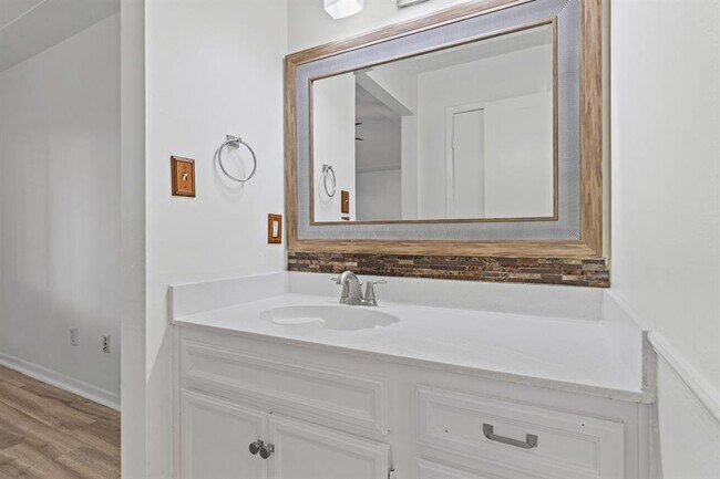 Building Photo - 1605 Windrift Way