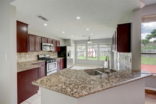 Building Photo - 9318 Tree Branch Dr