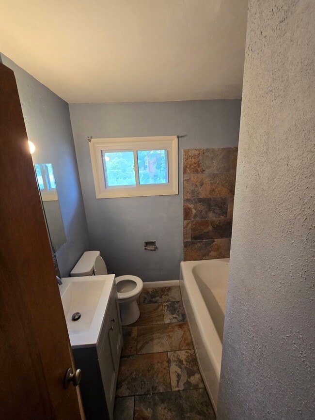 Building Photo - 3BD/ 1.5 BA Home for Rent Cleveland