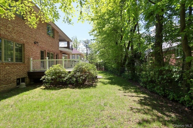 Building Photo - 10 Woodbourne Rd