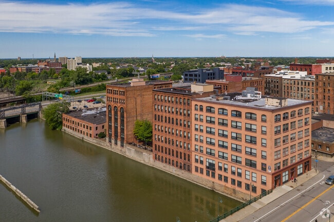 Exterior - Water Street Commons