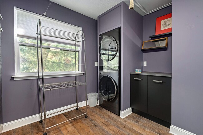 Building Photo - 430 Arricola Ave