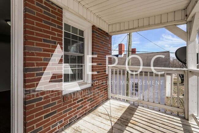 Building Photo - 1007 S Main St