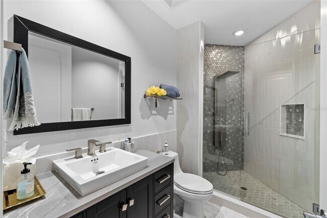 Building Photo - 449 S 12th St