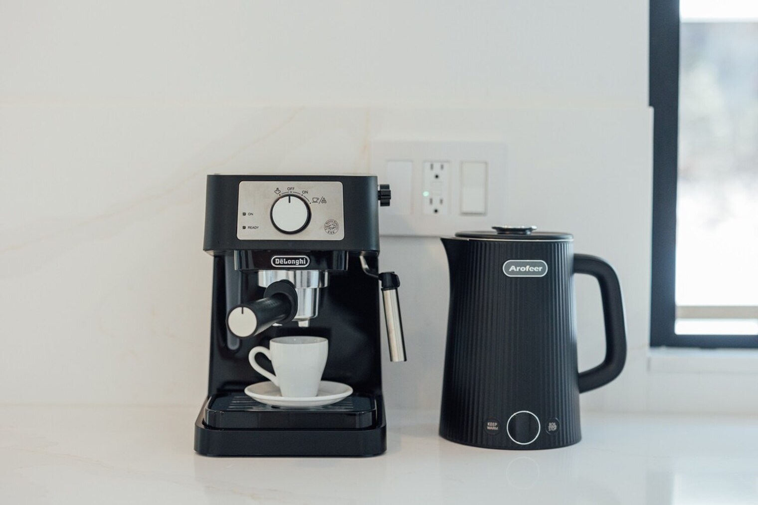 Building Photo - 4866 Hillside Dr