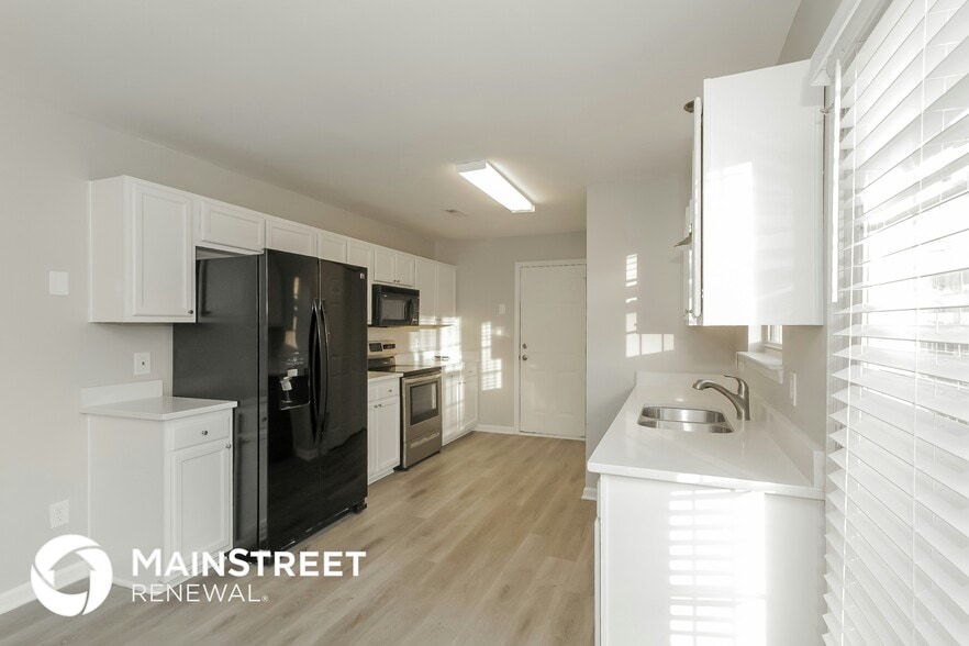 Building Photo - 5728 Fairchase Ave