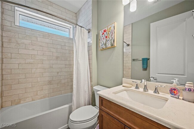 Building Photo - 256 Ibis St