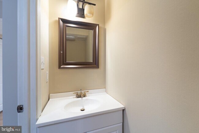 Building Photo - 5514 Whitfield Ct
