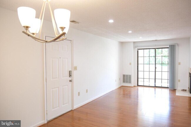 Building Photo - 6941 Mary Caroline Cir