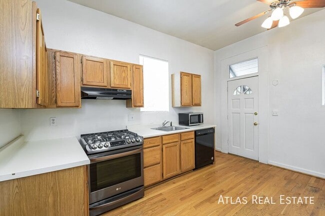 Building Photo - 3102 Wyandot St