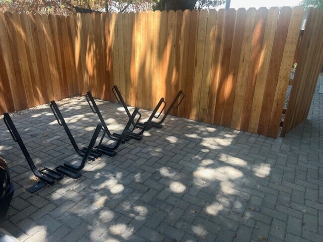 Building Photo - BRAND NEW! 3 bed 2.5 bath Right Next to UCD