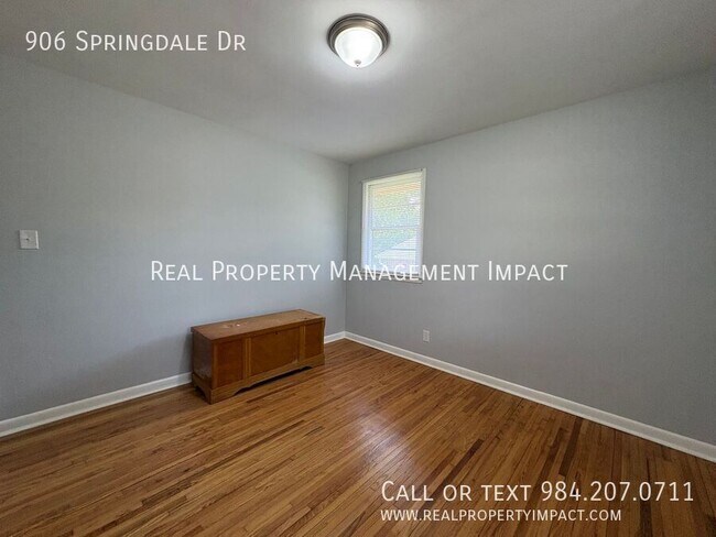 Building Photo - 906 Springdale Dr