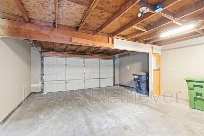 Building Photo - 940 Palm Cir