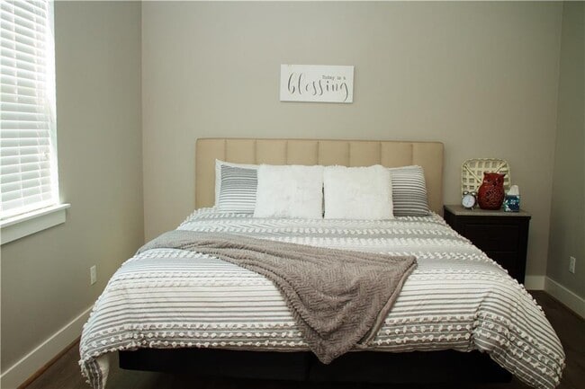 Building Photo - 1575 Brooks Ave