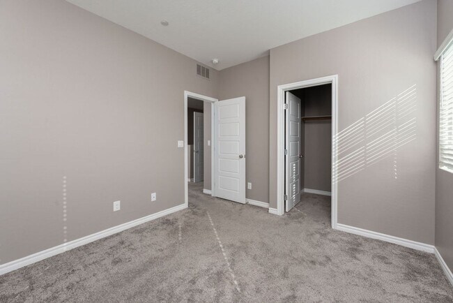 Building Photo - Modern Henderson Townhome with Loft & Resort-Style Amenities